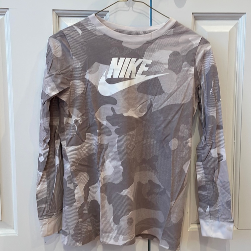 Nike neutral camo long sleeve shirt